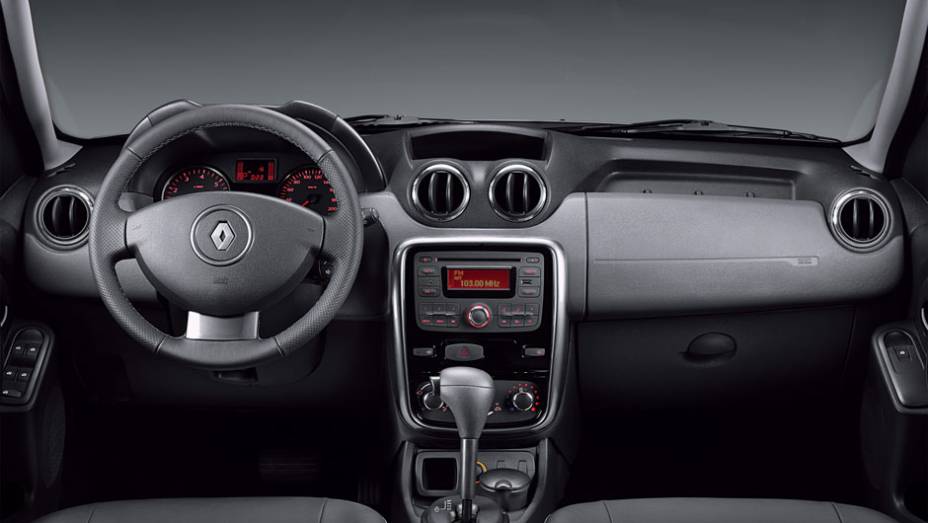 Dire&ccedil;&atilde;o hidr&aacute;ulica, ar-condicionado e vidros el&eacute;tricos s&atilde;o alguns dos itens de s&eacute;rie | <a href="https://gutenberg.quatrorodas.abril.com.br/carros/lancamentos/renault-duster-642260.shtml" rel="migration">Leia mais</a>