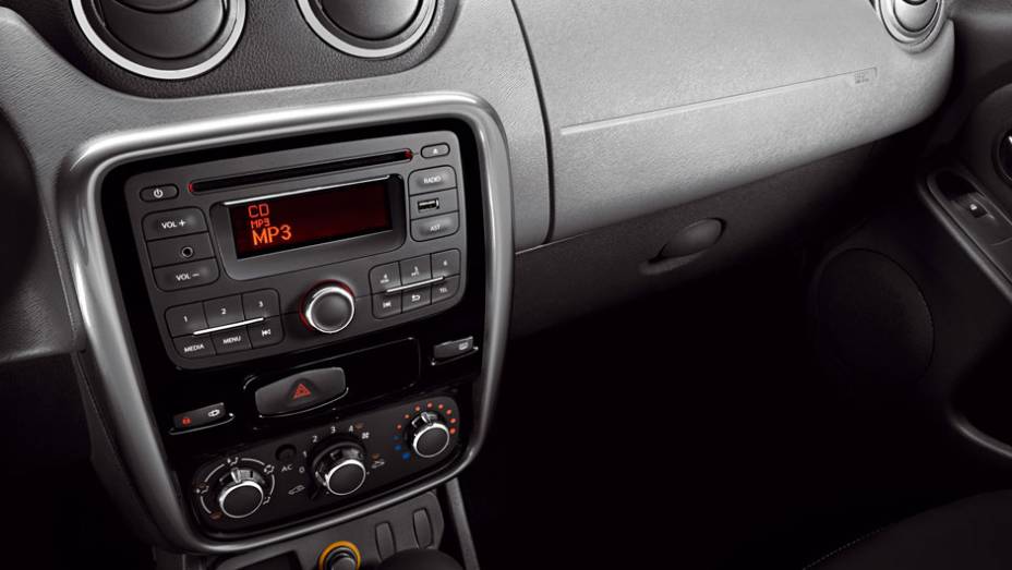 CD com MP3 tem entrada auxiliar e para iPod | <a href="https://gutenberg.quatrorodas.abril.com.br/carros/lancamentos/renault-duster-642260.shtml" rel="migration">Leia mais</a>