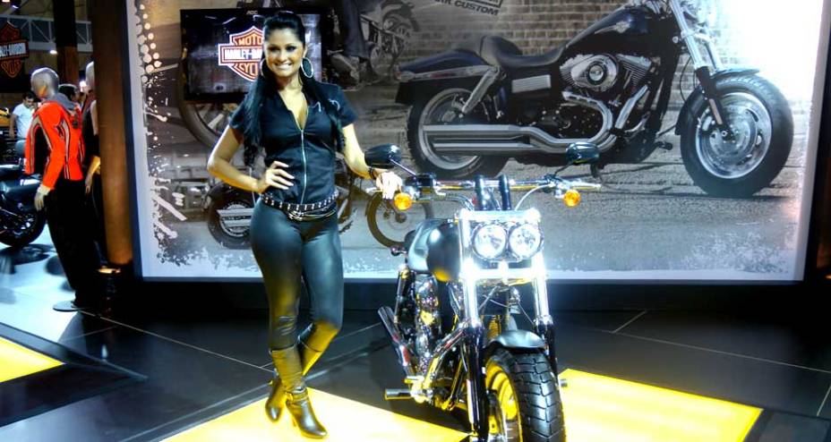 Moto tem propulsor de 1600 cc | <a href="https://gutenberg.quatrorodas.abril.com.br/moto/noticias/fat-bob-atracoes-harley-davidson-642200.shtml" rel="migration">Leia mais</a>