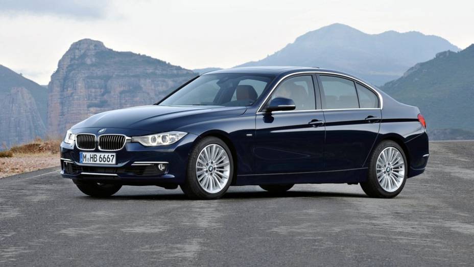 Sexta geração do sedã chega em fevereiro de 2012 | <a href="https://gutenberg.quatrorodas.abril.com.br/carros/lancamentos/bmw-serie-3-643331.shtml" rel="migration">Leia mais</a>
