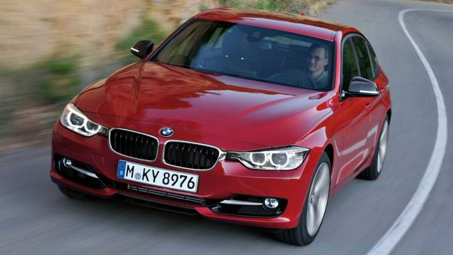 Versão mais potente a gasolina tem 306 cv de potência | <a href="https://gutenberg.quatrorodas.abril.com.br/carros/lancamentos/bmw-serie-3-643331.shtml" rel="migration">Leia mais</a> Versão mais potente a gasolina tem 306 cv de potência | <a href="https://gutenberg.quatrorodas.abril.com.br/carros/lancamentos/bmw-serie-3-643331.shtml" rel="migration">Leia mais</a>