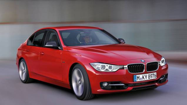 Na Europa, os preços variam de 35.350 a 43.600 euros | <a href="https://gutenberg.quatrorodas.abril.com.br/carros/lancamentos/bmw-serie-3-643331.shtml" rel="migration">Leia mais</a> Na Europa, os preços variam de 35.350 a 43.600 euros | <a href="https://gutenberg.quatrorodas.abril.com.br/carros/lancamentos/bmw-serie-3-643331.shtml" rel="migration">Leia mais</a>