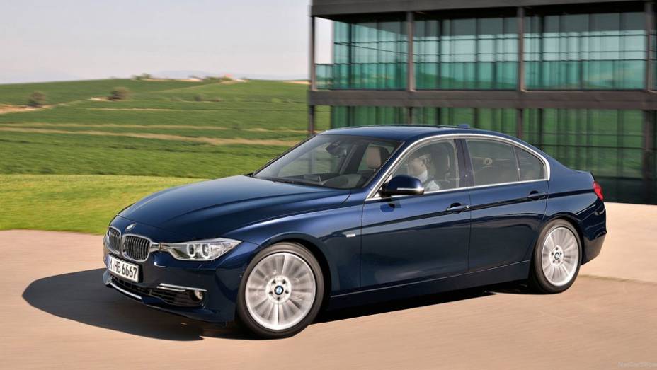 Serão oferecidos três pacotes de acabamento: Sport Line, Modern Line e Luxury Line | <a href="https://gutenberg.quatrorodas.abril.com.br/carros/lancamentos/bmw-serie-3-643331.shtml" rel="migration">Leia mais</a>