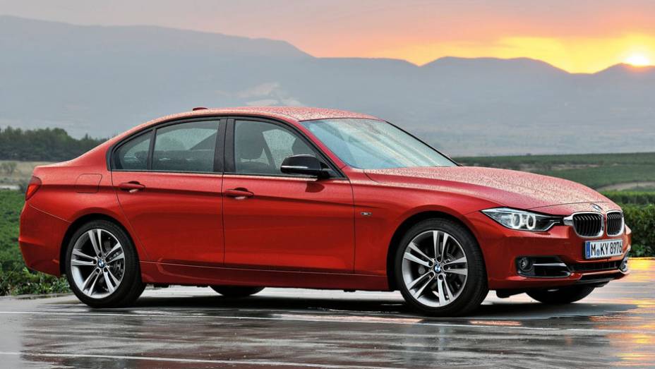 Versões turbodiesel têm 163 e 184 cavalos | <a href="https://gutenberg.quatrorodas.abril.com.br/carros/lancamentos/bmw-serie-3-643331.shtml" rel="migration">Leia mais</a>