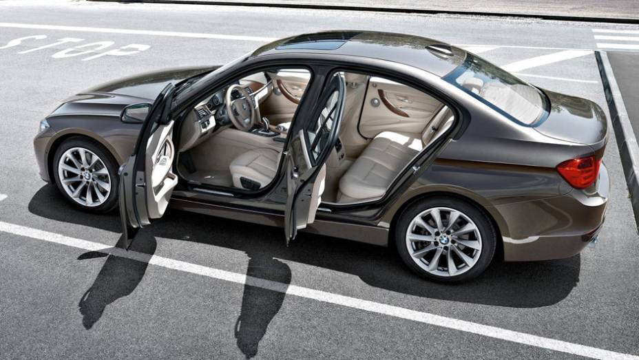 Acabamento da divisão esportiva M também está disponível | <a href="https://gutenberg.quatrorodas.abril.com.br/carros/lancamentos/bmw-serie-3-643331.shtml" rel="migration">Leia mais</a>