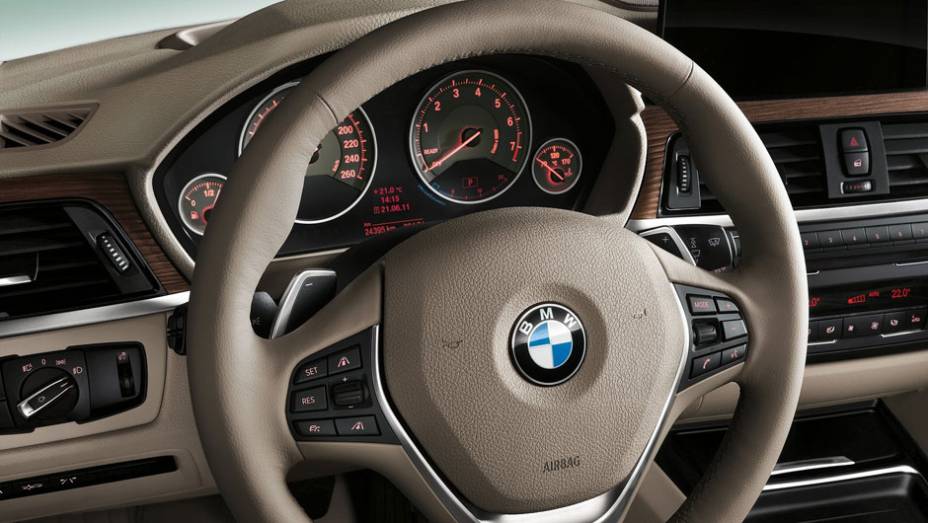 <a href="https://gutenberg.quatrorodas.abril.com.br/carros/lancamentos/bmw-serie-3-643331.shtml" rel="migration">Leia Mais</a>