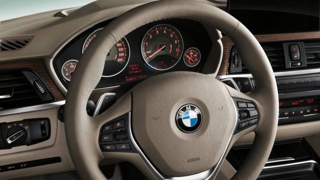 <a href="https://gutenberg.quatrorodas.abril.com.br/carros/lancamentos/bmw-serie-3-643331.shtml" rel="migration">Leia Mais</a> <a href="https://gutenberg.quatrorodas.abril.com.br/carros/lancamentos/bmw-serie-3-643331.shtml" rel="migration">Leia Mais</a>
