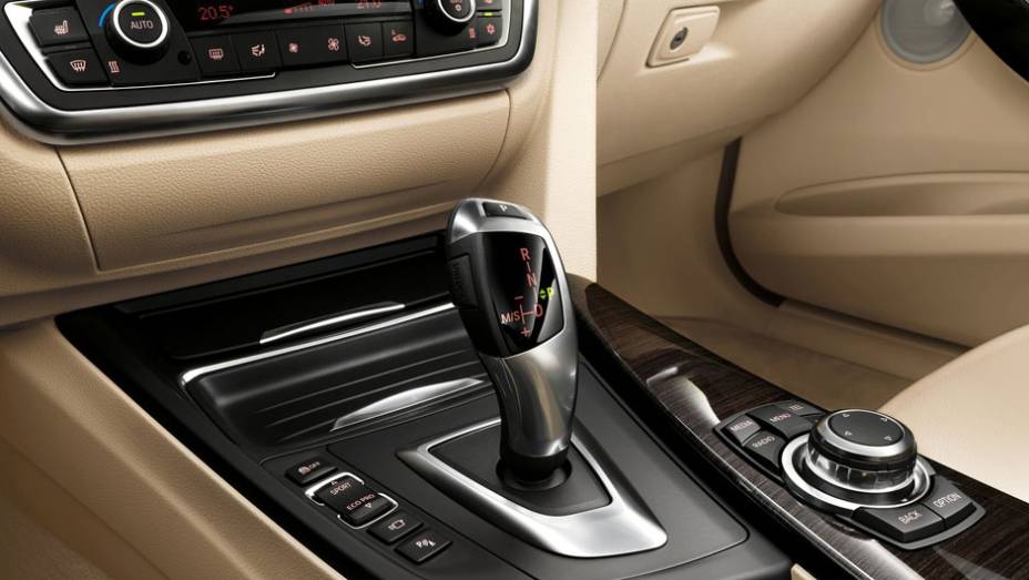 <a href="https://gutenberg.quatrorodas.abril.com.br/carros/lancamentos/bmw-serie-3-643331.shtml" rel="migration">Leia Mais</a>