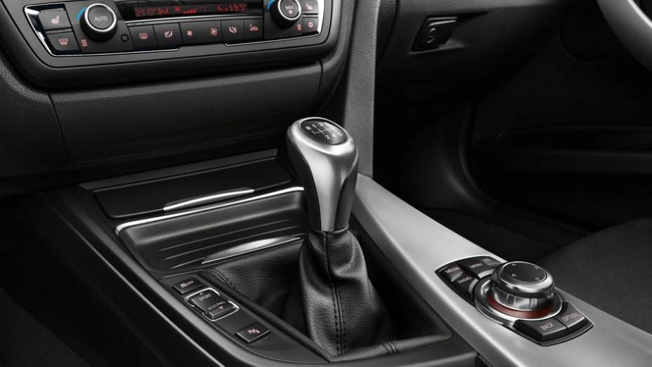 <a href="https://gutenberg.quatrorodas.abril.com.br/carros/lancamentos/bmw-serie-3-643331.shtml" rel="migration">Leia Mais</a>