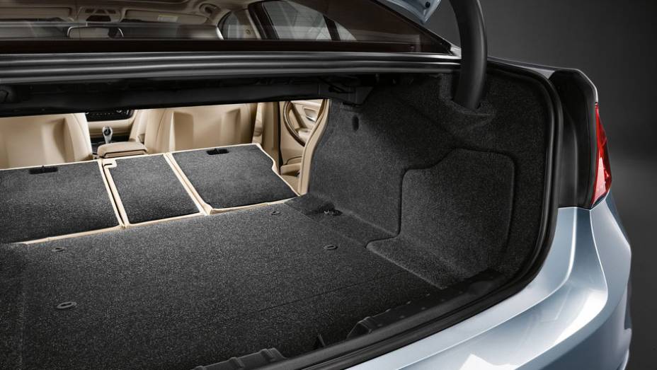 <a href="https://gutenberg.quatrorodas.abril.com.br/carros/lancamentos/bmw-serie-3-643331.shtml" rel="migration">Leia Mais</a>