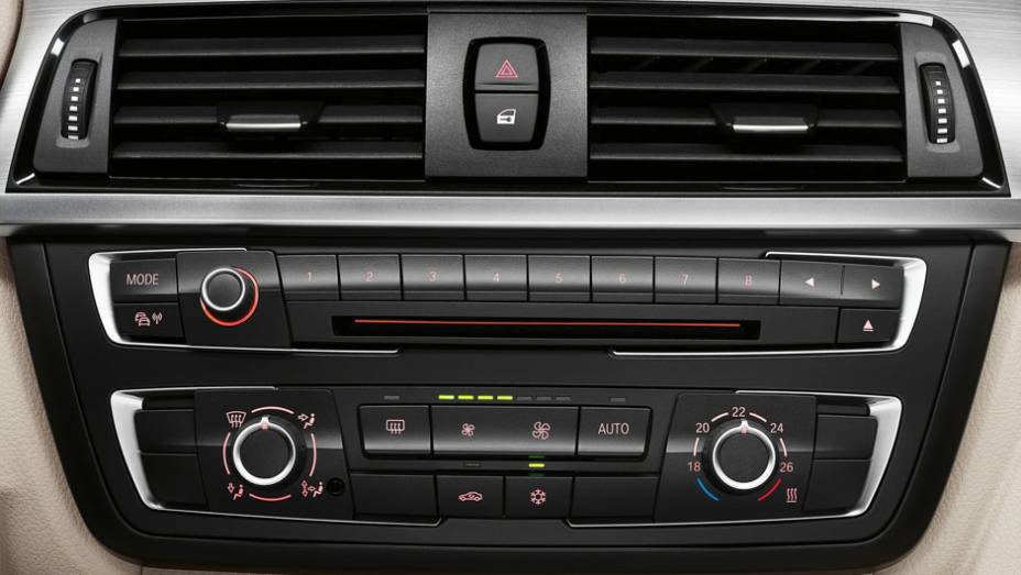<a href="https://gutenberg.quatrorodas.abril.com.br/carros/lancamentos/bmw-serie-3-643331.shtml" rel="migration">Leia Mais</a>