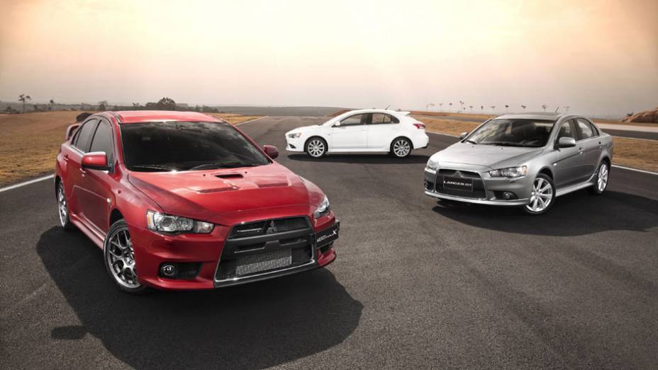 Sedã se junta ao Sportback Ralliart e ao Evolution X | <a href="https://gutenberg.quatrorodas.abril.com.br/carros/lancamentos/mitsubishi-lancer-644557.shtml" rel="migration">Leia mais</a>