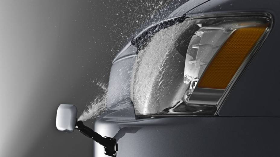 Lavadores de farol est&atilde;o dispon&iacute;veis na vers&atilde;o GT | <a href="https://gutenberg.quatrorodas.abril.com.br/carros/lancamentos/mitsubishi-lancer-644557.shtml" rel="migration">Leia mais</a>