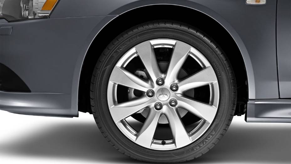 Rodas s&atilde;o de 18 polegadas | <a href="https://gutenberg.quatrorodas.abril.com.br/carros/lancamentos/mitsubishi-lancer-644557.shtml" rel="migration">Leia mais</a>