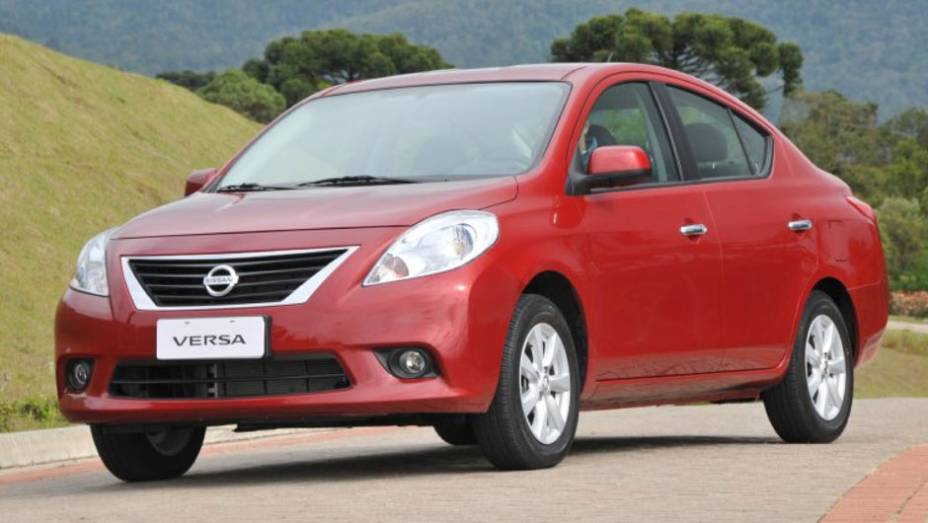 Com design controverso, o Versa aposta na rela&ccedil;&atilde;o custo/benef&iacute;cio | <a href="https://gutenberg.quatrorodas.abril.com.br/carros/lancamentos/nissan-versa-644769.shtml" rel="migration">Leia mais</a>
