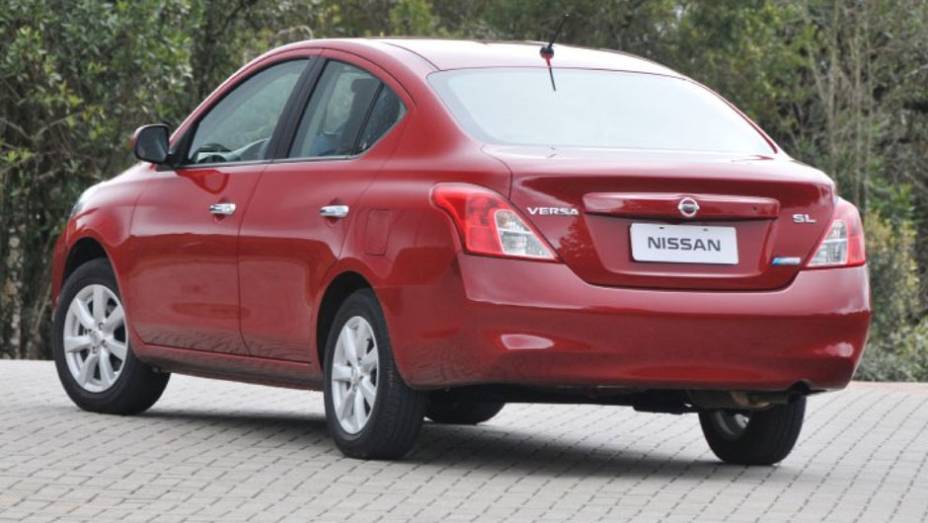 O desenho da traseira promete dividir opini&otilde;es | <a href="https://gutenberg.quatrorodas.abril.com.br/carros/lancamentos/nissan-versa-644769.shtml" rel="migration">Leia mais</a>