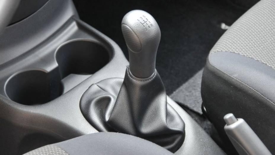 O Versa ser&aacute; vendido apenas com c&acirc;mbio manual | <a href="https://gutenberg.quatrorodas.abril.com.br/carros/lancamentos/nissan-versa-644769.shtml" rel="migration">Leia mais</a>