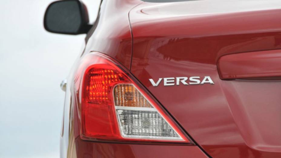 O nome Versa &eacute; in&eacute;dito no Brasil | <a href="https://gutenberg.quatrorodas.abril.com.br/carros/lancamentos/nissan-versa-644769.shtml" rel="migration">Leia mais</a>