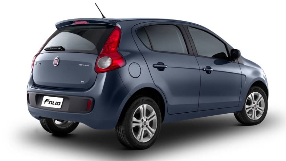 Lanternas agora invadem a área do vidro traseiro. <a href="https://gutenberg.quatrorodas.abril.com.br/carros/lancamentos/novo-fiat-palio-645462.shtml" rel="migration">Leia mais</a>
