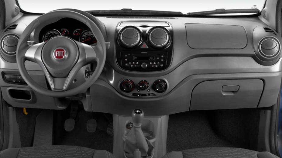 Console em preto identifica versão de entrada. <a href="https://gutenberg.quatrorodas.abril.com.br/carros/lancamentos/novo-fiat-palio-645462.shtml" rel="migration">Leia mais</a>
