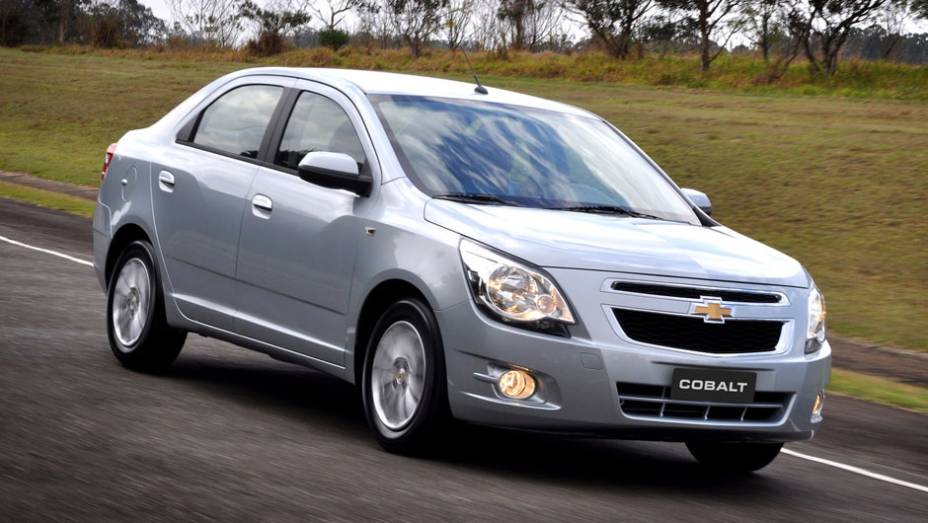 A boa distância entre-eixos faz o Cobalt se destacar pelo espaço interno <a href="https://gutenberg.quatrorodas.abril.com.br/carros/lancamentos/chevrolet-cobalt-645517.shtml" rel="migration">Leia mais</a>