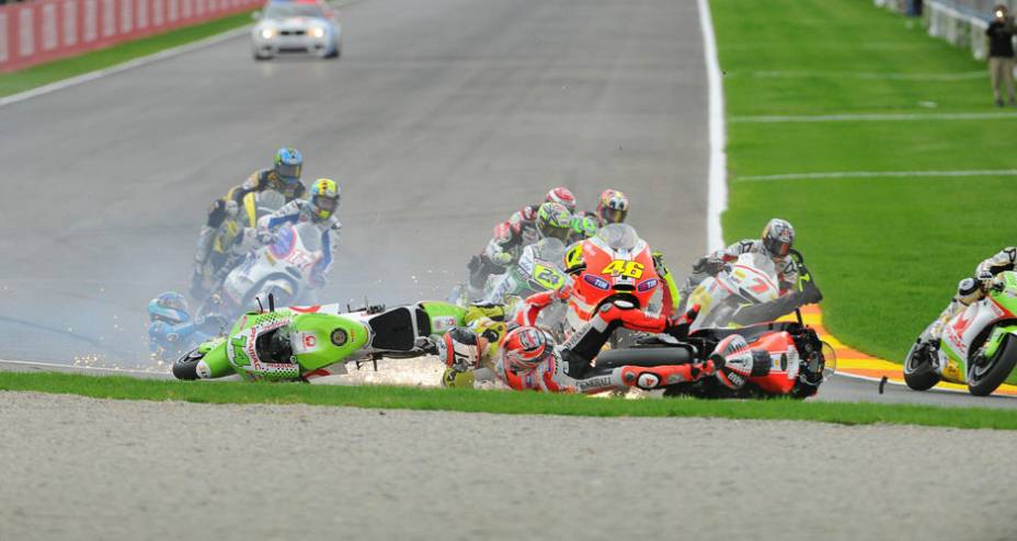 Tombo na largada da MotoGP (3) Tombo na largada da MotoGP (3)