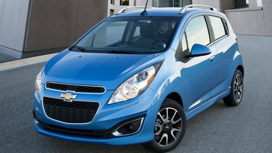 Modelo &eacute; um pouco menor que o subcompacto Sonic | <a href="https://gutenberg.quatrorodas.abril.com.br/reportagens/salao/chevrolet-spark-646704.shtml" rel="migration">Leia mais</a>