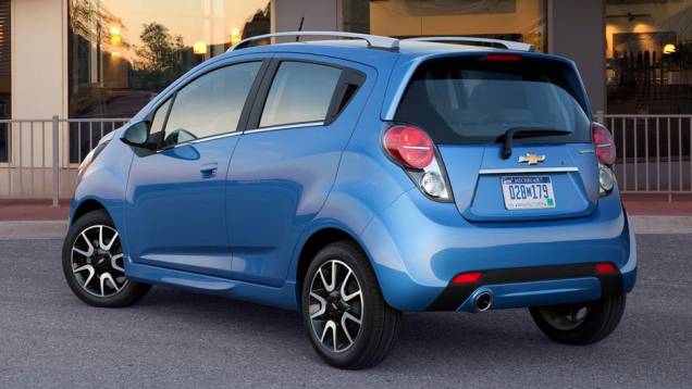 Modelo acomoda quatro passageiros | <a href="https://gutenberg.quatrorodas.abril.com.br/reportagens/salao/chevrolet-spark-646704.shtml" rel="migration">Leia mais</a> Modelo acomoda quatro passageiros | <a href="https://gutenberg.quatrorodas.abril.com.br/reportagens/salao/chevrolet-spark-646704.shtml" rel="migration">Leia mais</a>