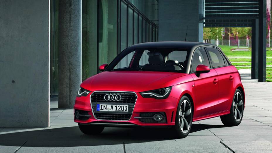 As duas portas extras não prejudicaram o design do A1 | <a href="https://gutenberg.quatrorodas.abril.com.br/carros/lancamentos/audi-a1-sportback-646768.shtml" rel="migration">Leia mais</a>