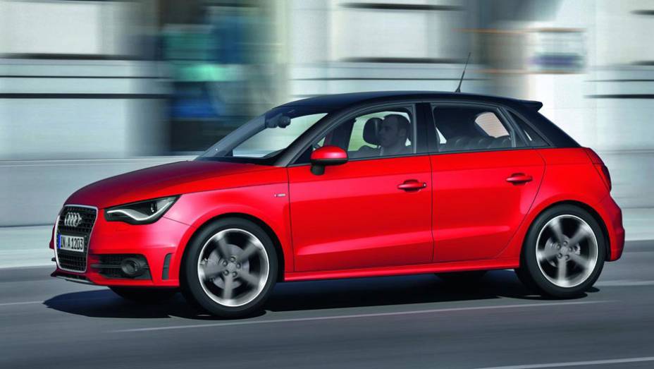 As rodas de liga leve do pacote S-Line incrementam o visual | <a href="https://gutenberg.quatrorodas.abril.com.br/carros/lancamentos/audi-a1-sportback-646768.shtml" rel="migration">Leia mais</a>