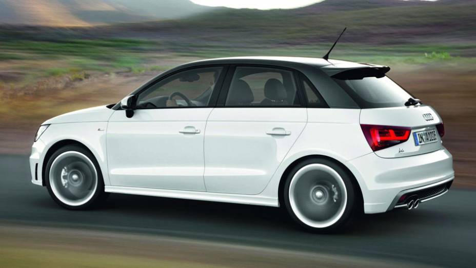 Branco está na moda. Que tal comprar um A1 nesta cor? | <a href="https://gutenberg.quatrorodas.abril.com.br/carros/lancamentos/audi-a1-sportback-646768.shtml" rel="migration">Leia mais</a>