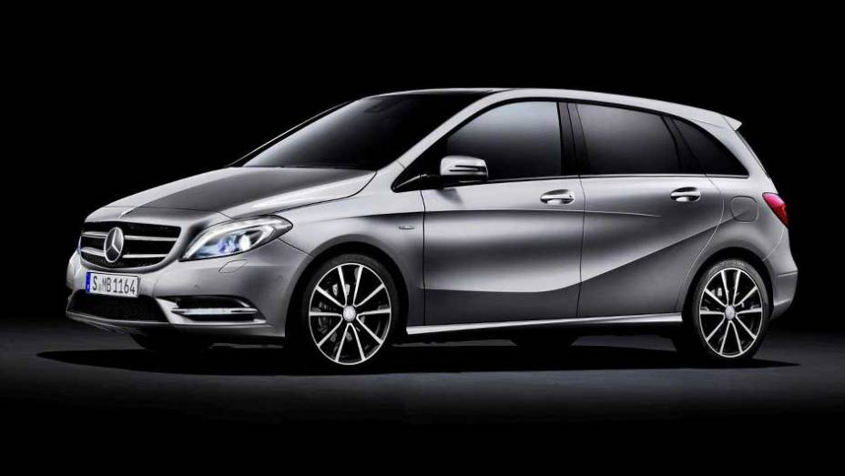 Os vincos na lateral deram um toque de modernidade ao carro. <a href="https://gutenberg.quatrorodas.abril.com.br/carros/lancamentos/mercedes-benz-classe-b-637678.shtml" rel="migration">Leia mais</a> Os vincos na lateral deram um toque de modernidade ao carro. <a href="https://gutenberg.quatrorodas.abril.com.br/carros/lancamentos/mercedes-benz-classe-b-637678.shtml" rel="migration">Leia mais</a>