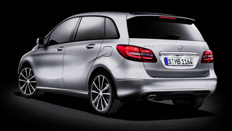 A marca não esconde a inspiração nos novos CLS e SLS. <a href="https://gutenberg.quatrorodas.abril.com.br/carros/lancamentos/mercedes-benz-classe-b-637678.shtml" rel="migration">Leia mais</a> A marca não esconde a inspiração nos novos CLS e SLS. <a href="https://gutenberg.quatrorodas.abril.com.br/carros/lancamentos/mercedes-benz-classe-b-637678.shtml" rel="migration">Leia mais</a>