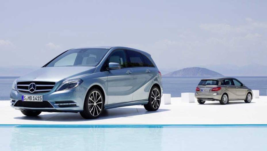 O monovolume continua com a proposta voltada para as famílias. <a href="https://gutenberg.quatrorodas.abril.com.br/carros/lancamentos/mercedes-benz-classe-b-637678.shtml" rel="migration">Leia mais</a> O monovolume continua com a proposta voltada para as famílias. <a href="https://gutenberg.quatrorodas.abril.com.br/carros/lancamentos/mercedes-benz-classe-b-637678.shtml" rel="migration">Leia mais</a>