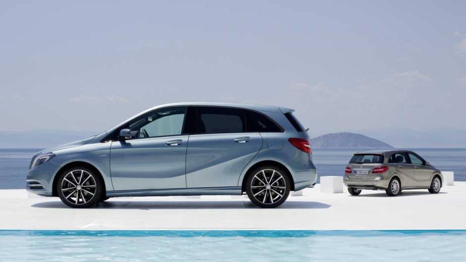 O espaço interno é suficiente para levar cinco pessoas. <a href="https://gutenberg.quatrorodas.abril.com.br/carros/lancamentos/mercedes-benz-classe-b-637678.shtml" rel="migration">Leia mais</a> O espaço interno é suficiente para levar cinco pessoas. <a href="https://gutenberg.quatrorodas.abril.com.br/carros/lancamentos/mercedes-benz-classe-b-637678.shtml" rel="migration">Leia mais</a>