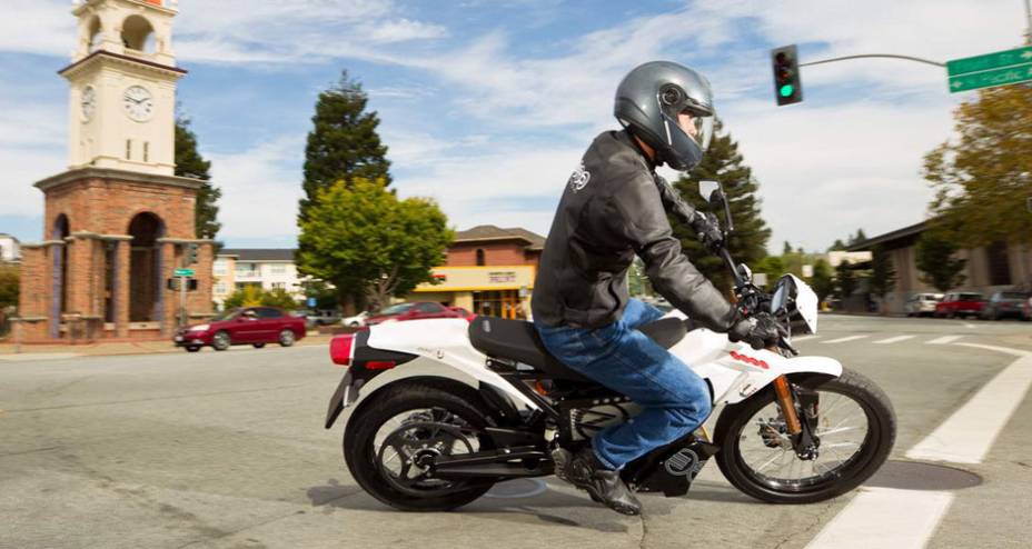A vers&atilde;o urbana S Zero atinge uma autonomia de mais de 180 km | <a href="https://gutenberg.quatrorodas.abril.com.br/moto/noticias/zero-versao-2012-675928.shtml" rel="migration">Leia mais</a>