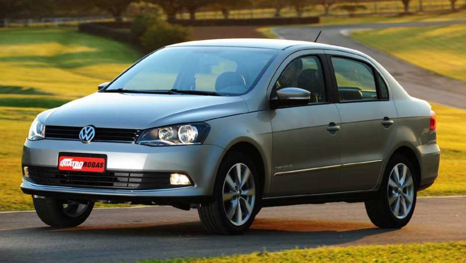 O Voyage acompanha as mudanças estéticas feitas na frente, mas também sofreu alterações na parte de trás | <a href="https://gutenberg.quatrorodas.abril.com.br/carros/lancamentos/volkswagen-gol-voyage-2013-693246.shtml" target="_blank" rel="migration">Leia mais</a>