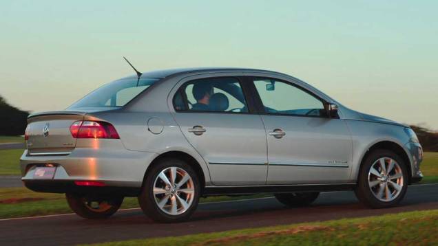 Não parece o Jetta? As lanternas horizontais deixaram o Voyage parecido com o sedã médio feito no México | <a href="https://gutenberg.quatrorodas.abril.com.br/carros/lancamentos/volkswagen-gol-voyage-2013-693246.shtml" target="_blank" rel="migration">Leia mais</a> Não parece o Jetta? As lanternas horizontais deixaram o Voyage parecido com o sedã médio feito no México | <a href="https://gutenberg.quatrorodas.abril.com.br/carros/lancamentos/volkswagen-gol-voyage-2013-693246.shtml" target="_blank" rel="migration">Leia mais</a>
