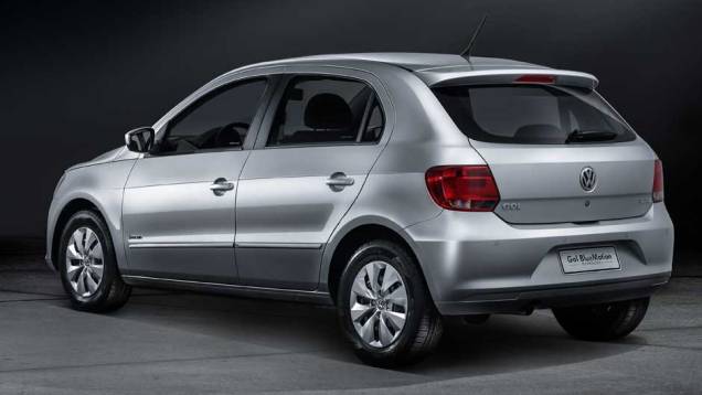Com o novo visual, a intenção da VW é manter o Gol na liderança de vendas, posto que ocupa há mais de 20 anos | <a href="https://gutenberg.quatrorodas.abril.com.br/carros/lancamentos/volkswagen-gol-voyage-2013-693246.shtml" target="_blank" rel="migration">Leia mais</a> Com o novo visual, a intenção da VW é manter o Gol na liderança de vendas, posto que ocupa há mais de 20 anos | <a href="https://gutenberg.quatrorodas.abril.com.br/carros/lancamentos/volkswagen-gol-voyage-2013-693246.shtml" target="_blank" rel="migration">Leia mais</a>