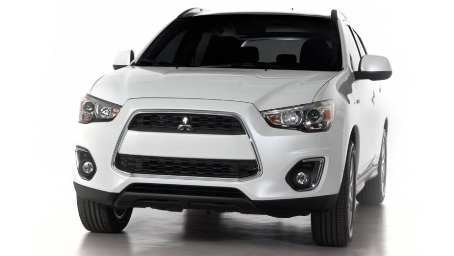 SUV, conhecido como ASX no Brasil, foi submetido a um facelift | <a href="https://gutenberg.quatrorodas.abril.com.br/saloes/nova-york/2012/mitsubishi-outlander-sport-681212.shtml" rel="migration">Leia mais</a>