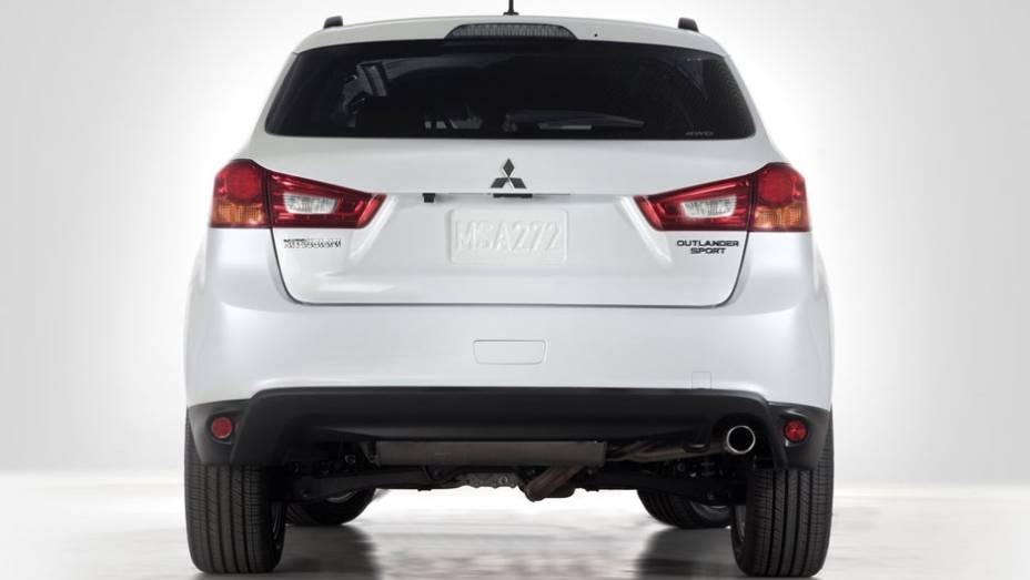 Lanternas traseiras ganharam mudanças também | <a href="https://gutenberg.quatrorodas.abril.com.br/saloes/nova-york/2012/mitsubishi-outlander-sport-681212.shtml" rel="migration">Leia mais</a>