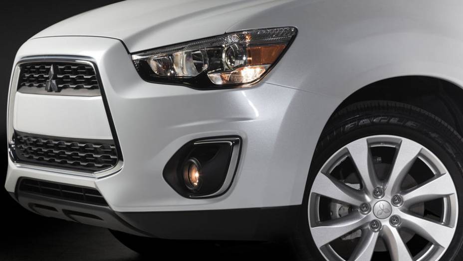 Rodas de 18 polegadas agora equipam o SUV | <a href="https://gutenberg.quatrorodas.abril.com.br/saloes/nova-york/2012/mitsubishi-outlander-sport-681212.shtml" rel="migration">Leia mais</a>