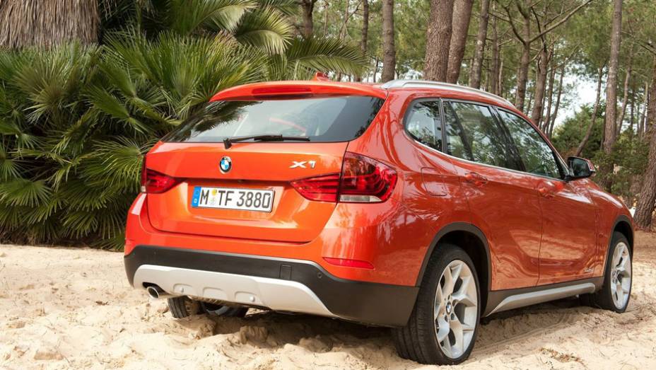 | <a href="https://gutenberg.quatrorodas.abril.com.br/saloes/nova-york/2012/bmw-x1-681222.shtml" rel="migration">Leia mais</a>