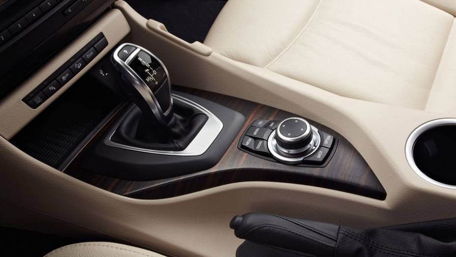| <a href="https://gutenberg.quatrorodas.abril.com.br/saloes/nova-york/2012/bmw-x1-681222.shtml" rel="migration">Leia mais</a>