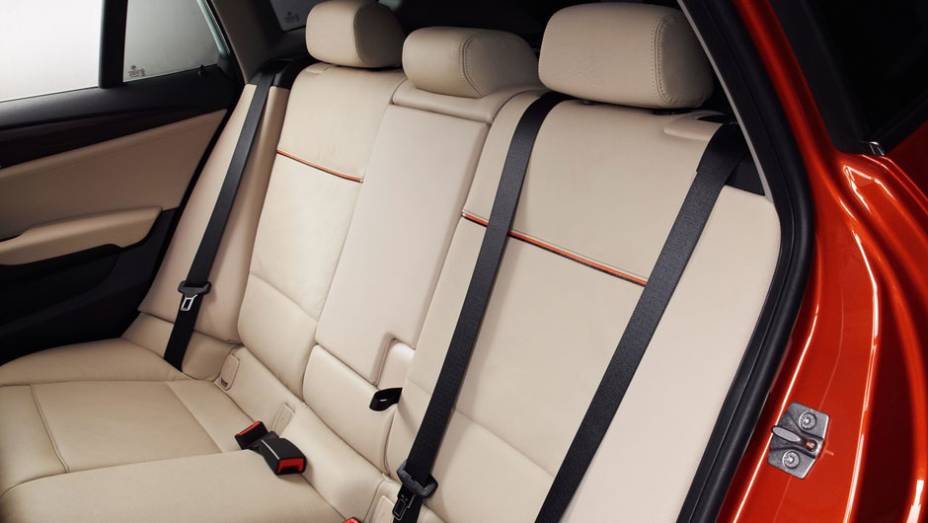 | <a href="https://gutenberg.quatrorodas.abril.com.br/saloes/nova-york/2012/bmw-x1-681222.shtml" rel="migration">Leia mais</a>