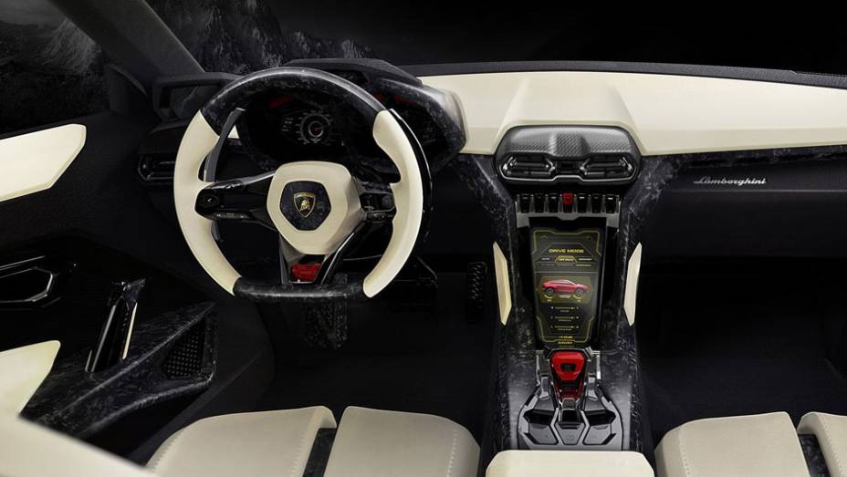 Parte do interior é feita em fibra de carbono, o que assegura leveza ao carro | <a href="https://gutenberg.quatrorodas.abril.com.br/saloes/pequim/2012/lamborghini-urus-682649.shtml" rel="migration">Leia mais</a>