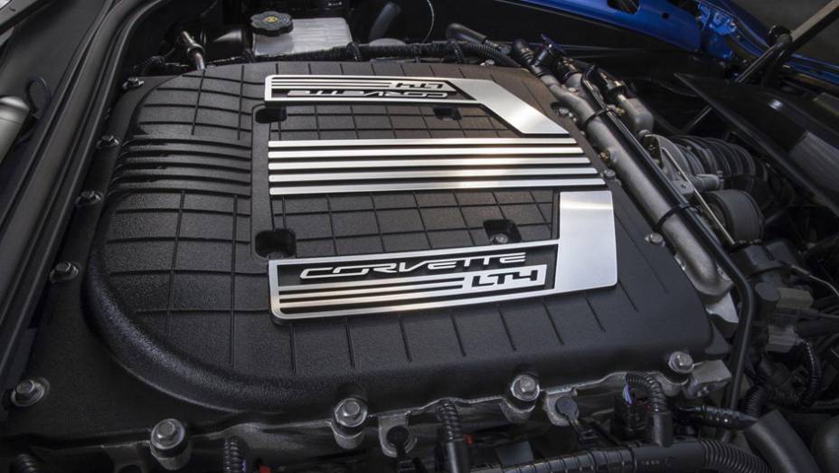 O motor 6.2 V8 rende pelo menos 625 cv, nas palavras da própria marca | <a href="https://gutenberg.quatrorodas.abril.com.br/noticias/fabricantes/gm-revela-corvette-z06-conversivel-779627.shtml" rel="migration">Leia mais</a>