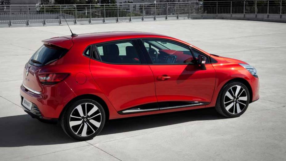 O preço da versão de topo é de 19.900 euros. | <a href="https://gutenberg.quatrorodas.abril.com.br/saloes/paris/2012/renault-clio-702424.shtml" rel="migration">Leia mais</a>