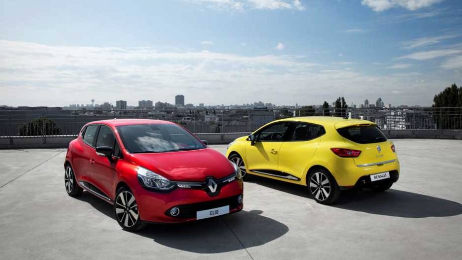 A outra é a introdução da transmissão EDC de seis velocidades (dupla embreagem) | <a href="%20https://gutenberg.quatrorodas.abril.com.br/saloes/paris/2012/renault-clio-702424.shtml" rel="migration">Leia mais</a>