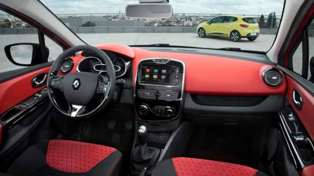 O início de vendas na Europa está previsto para o começo de 2013 | <a href="https://gutenberg.quatrorodas.abril.com.br/saloes/paris/2012/renault-clio-702424.shtml" rel="migration">Leia mais</a> O início de vendas na Europa está previsto para o começo de 2013 | <a href="https://gutenberg.quatrorodas.abril.com.br/saloes/paris/2012/renault-clio-702424.shtml" rel="migration">Leia mais</a>